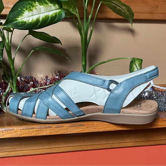 EARTH ORIGINS BERRI LEATHER CLOSED TOE LEATHER SANDAL. SIZE 11 W. MOROCCAN BLUE. - Picture 1 of 8